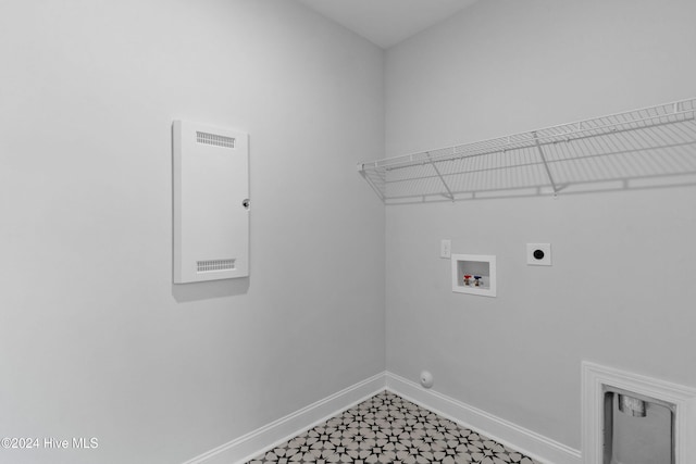 clothes washing area with electric dryer hookup and washer hookup