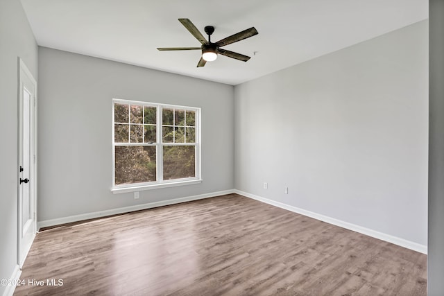 empty room featuring light hardwood / wood-style flooring and ceiling fan