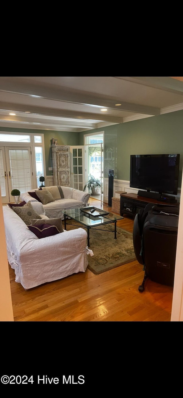 living room featuring hardwood / wood-style floors and crown molding