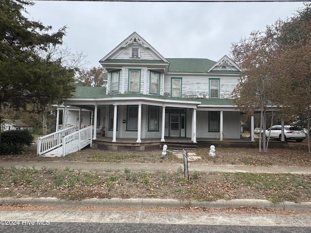 620 W Main St, Williamston, NC 27892 - view of front of home with covered porch and roof with shingles