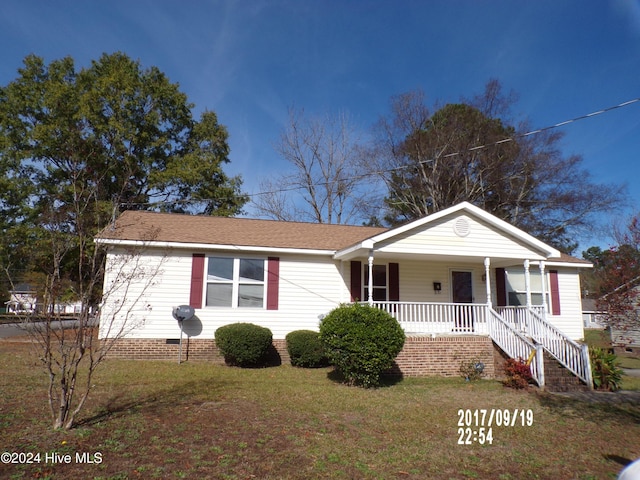1300 Martin Luther King Jr Dr, Tarboro, NC 27886 - ranch-style house featuring a porch, a front yard, and roof with shingles