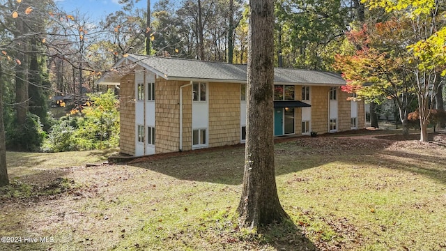 view of outdoor structure featuring a yard