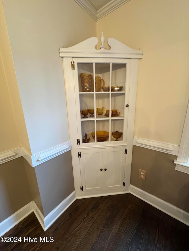 details featuring hardwood / wood-style flooring and crown molding