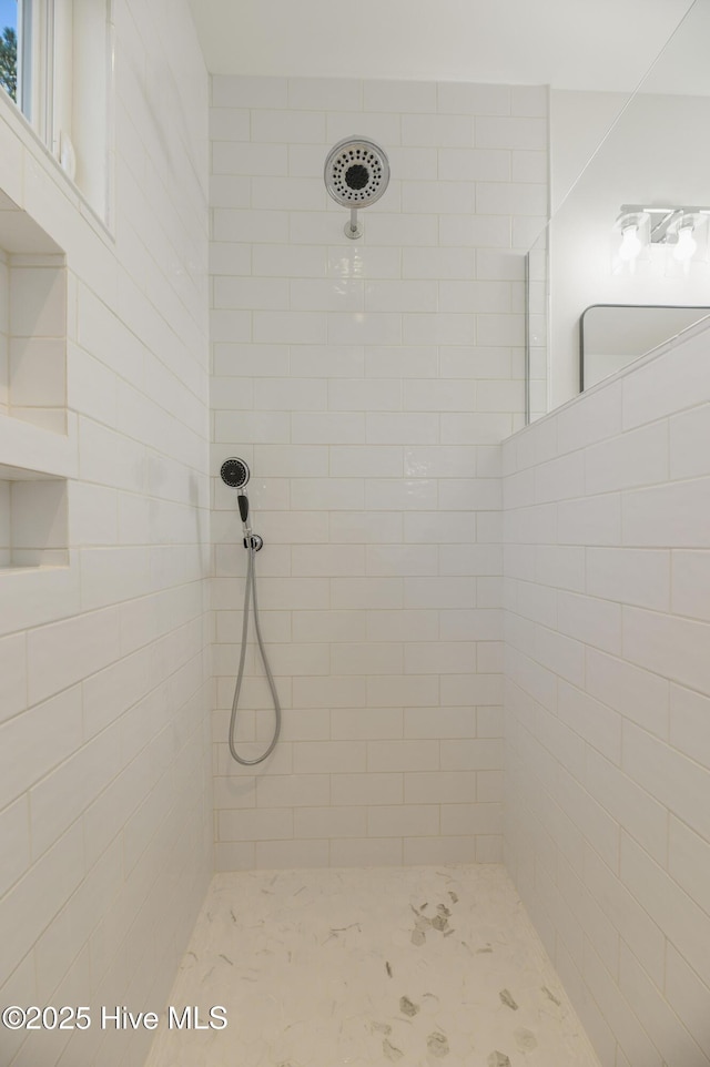 bathroom featuring tiled shower