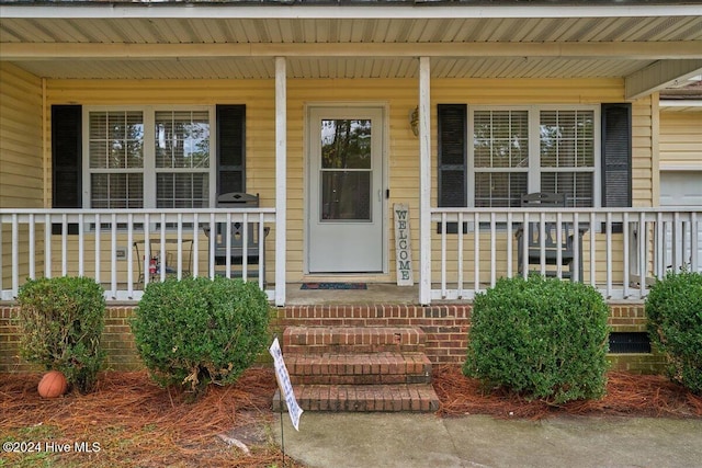 doorway to property featuring a porch