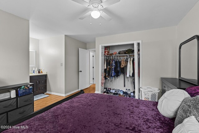 bedroom featuring ceiling fan, light wood-type flooring, and a closet