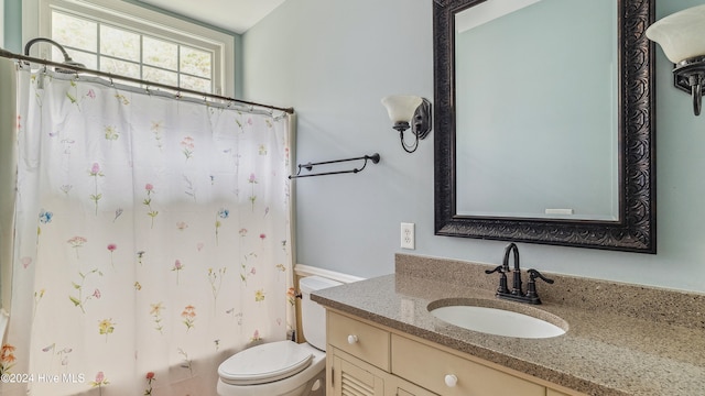 full bathroom with shower / bath combination with curtain, vanity, and toilet