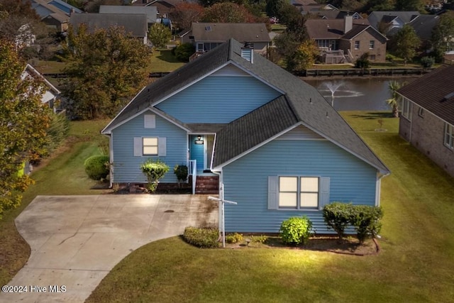 view of front of house with a front yard