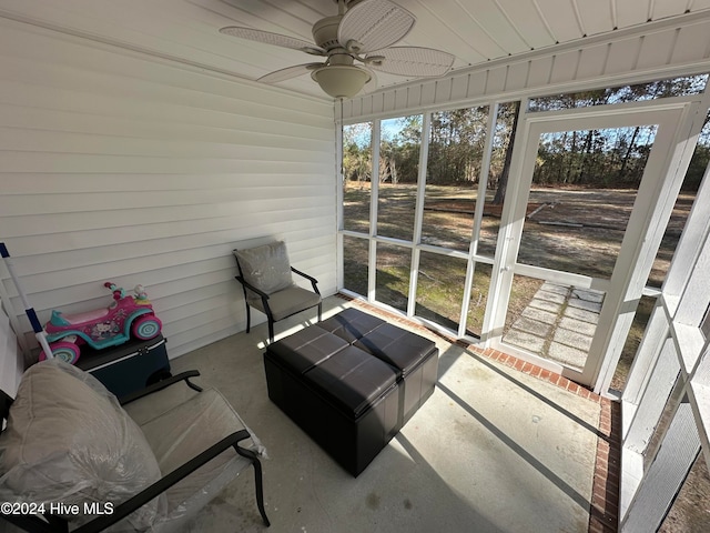 sunroom / solarium featuring ceiling fan