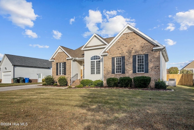 view of front property featuring a front yard