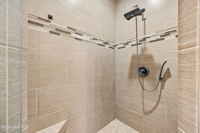 full bath featuring tiled shower