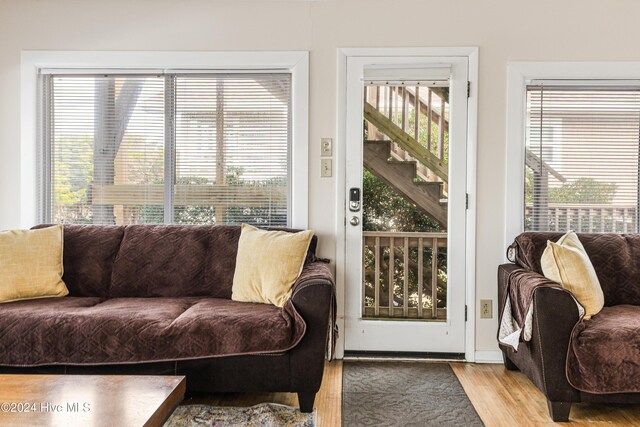 sunroom / solarium with ceiling fan