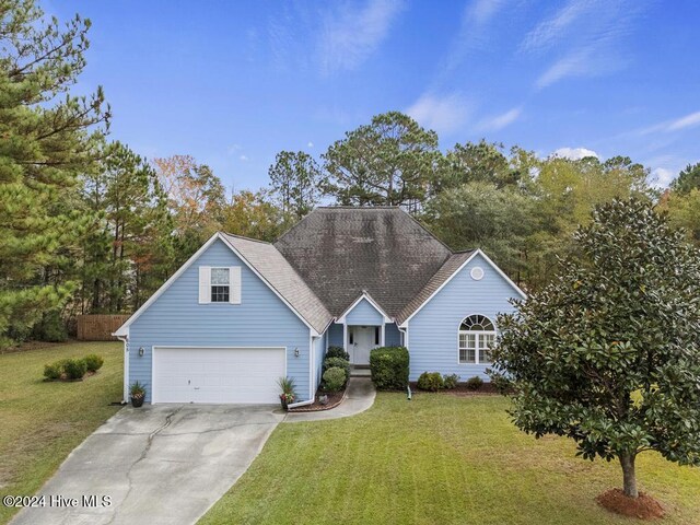 view of front of house featuring a garage and a front yard