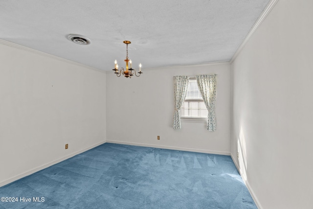 spare room featuring carpet, an inviting chandelier, a textured ceiling, and ornamental molding