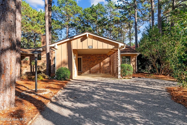 view of front facade featuring a carport