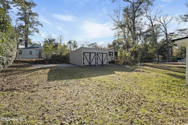 view of yard with a shed