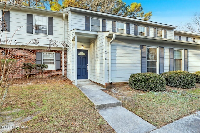 view of front facade with a front yard