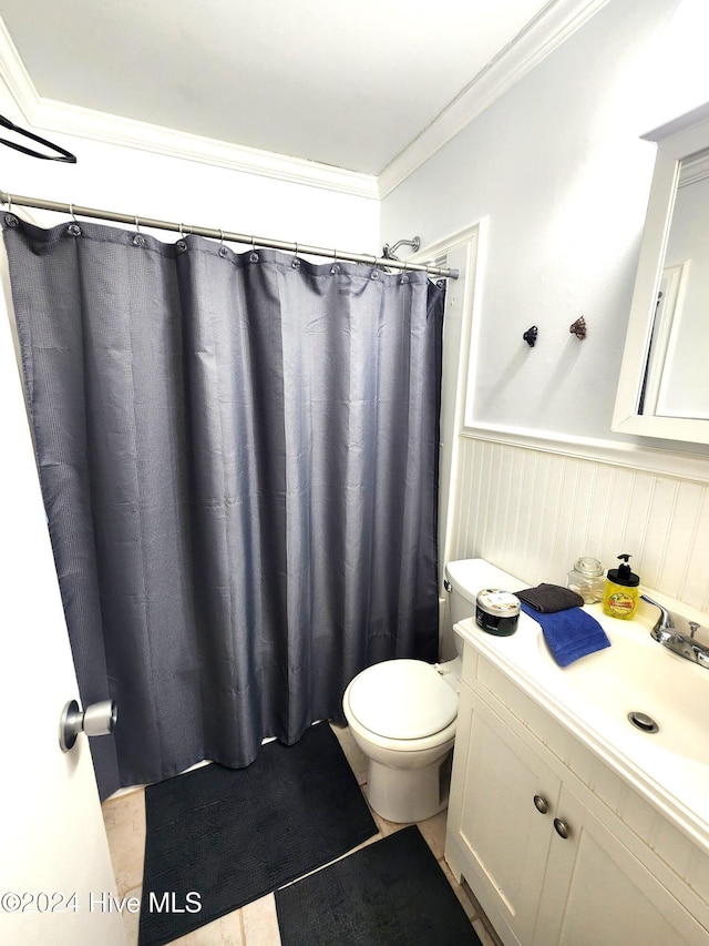 bathroom featuring crown molding, wainscoting, vanity, curtained shower, and toilet