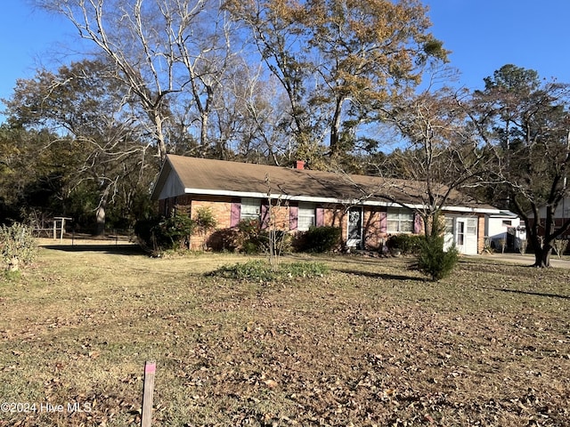 ranch-style house with a front yard