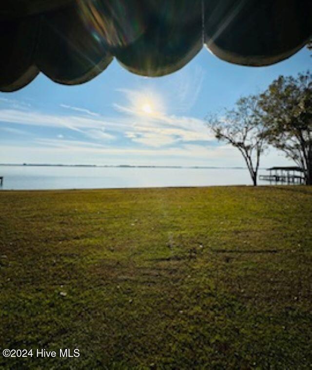 view of yard featuring a water view