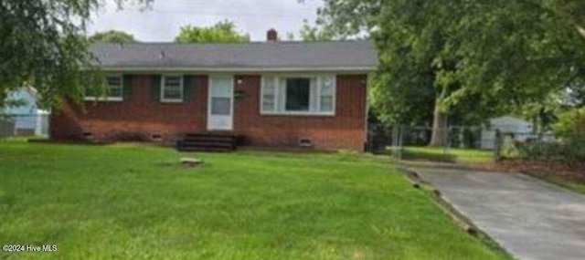 view of front facade with a front lawn