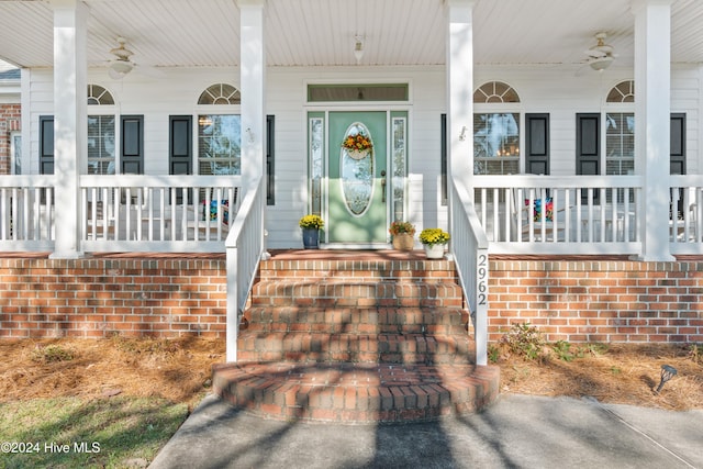 entrance to property featuring ceiling fan