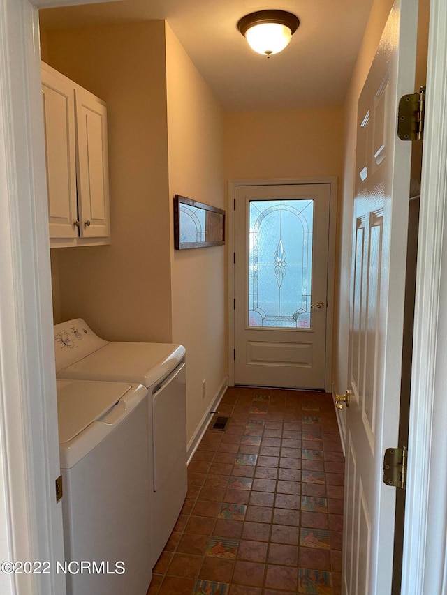 laundry area featuring cabinets and independent washer and dryer