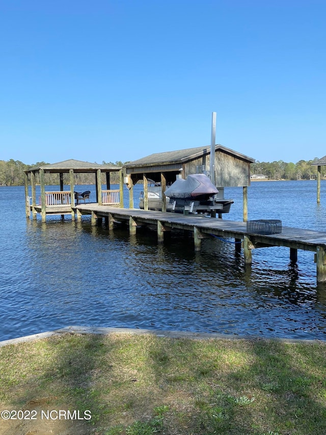 dock area featuring a water view