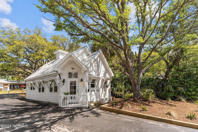 view of front of property