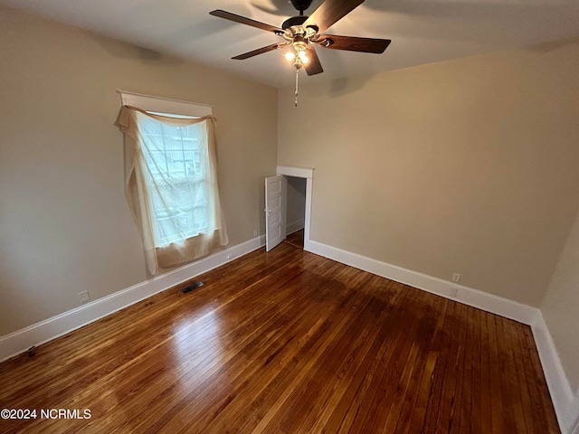 spare room featuring dark hardwood / wood-style floors and ceiling fan