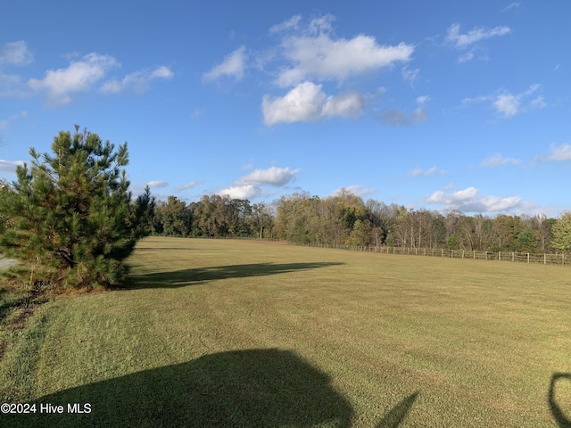 view of yard featuring a rural view