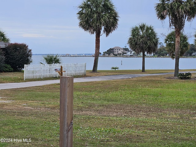 view of yard featuring a water view