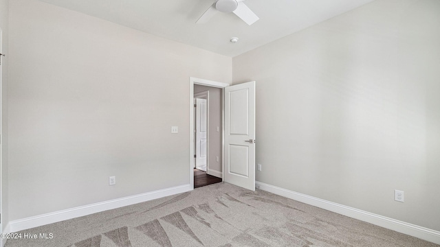 unfurnished room with carpet flooring and ceiling fan