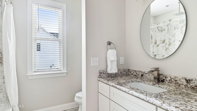 bathroom featuring a shower with shower curtain, vanity, and toilet