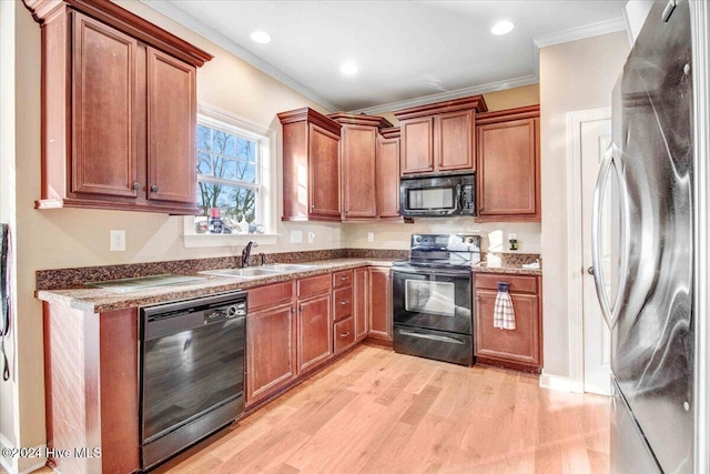 kitchen with sink, light hardwood / wood-style floors, crown molding, and black appliances