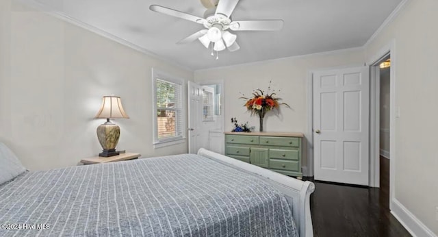 living room featuring hardwood / wood-style flooring, an inviting chandelier, and ornamental molding