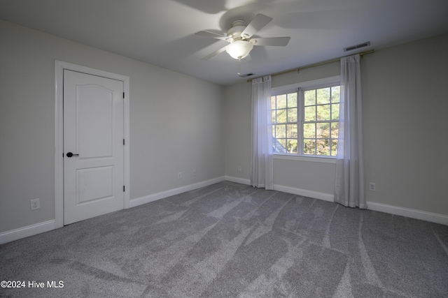 carpeted empty room featuring ceiling fan