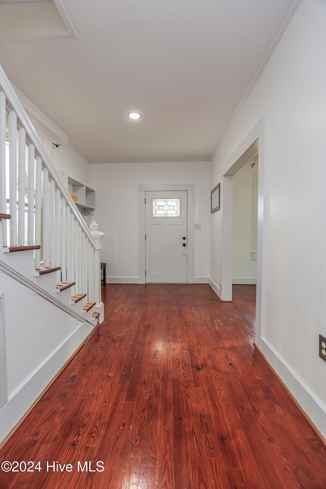 foyer entrance featuring hardwood / wood-style floors and crown molding