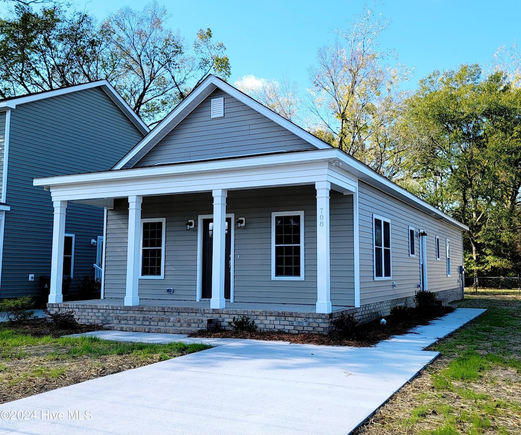 view of front of house featuring a porch