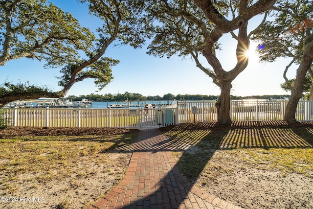 view of yard featuring a water view