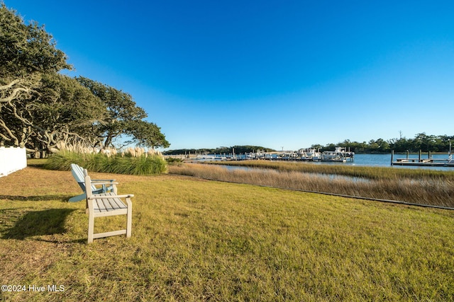 view of yard featuring a water view