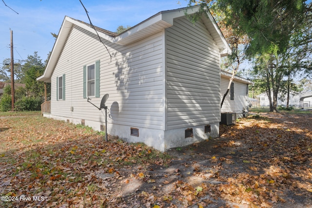 view of home's exterior with cooling unit