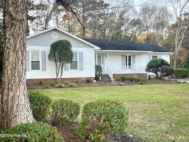 ranch-style home featuring a porch and a front lawn