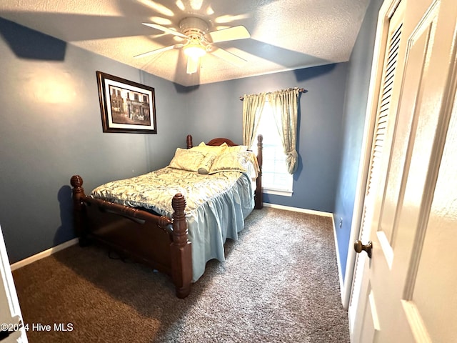 bedroom featuring carpet flooring, ceiling fan, and a textured ceiling