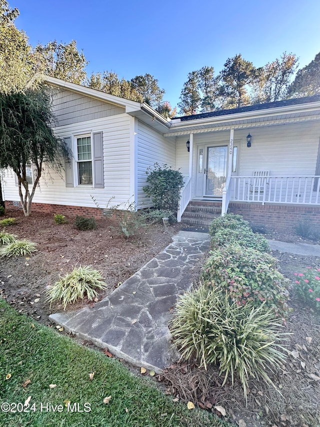 entrance to property featuring covered porch