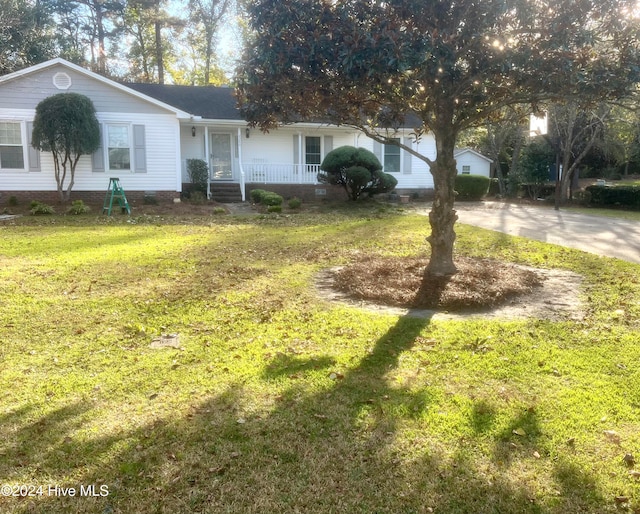 view of front of property with a front lawn