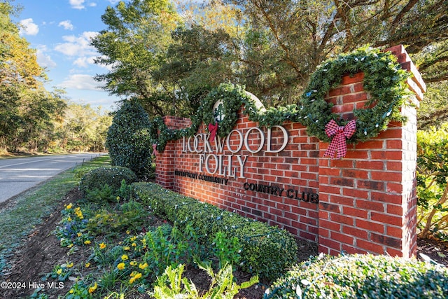 view of community / neighborhood sign