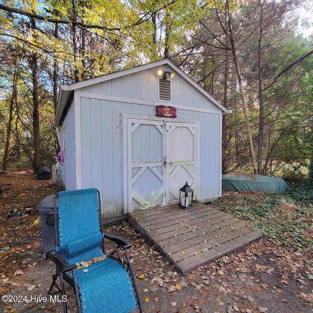 view of outbuilding