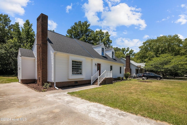 cape cod house with a front yard