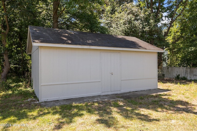 view of outdoor structure featuring a yard